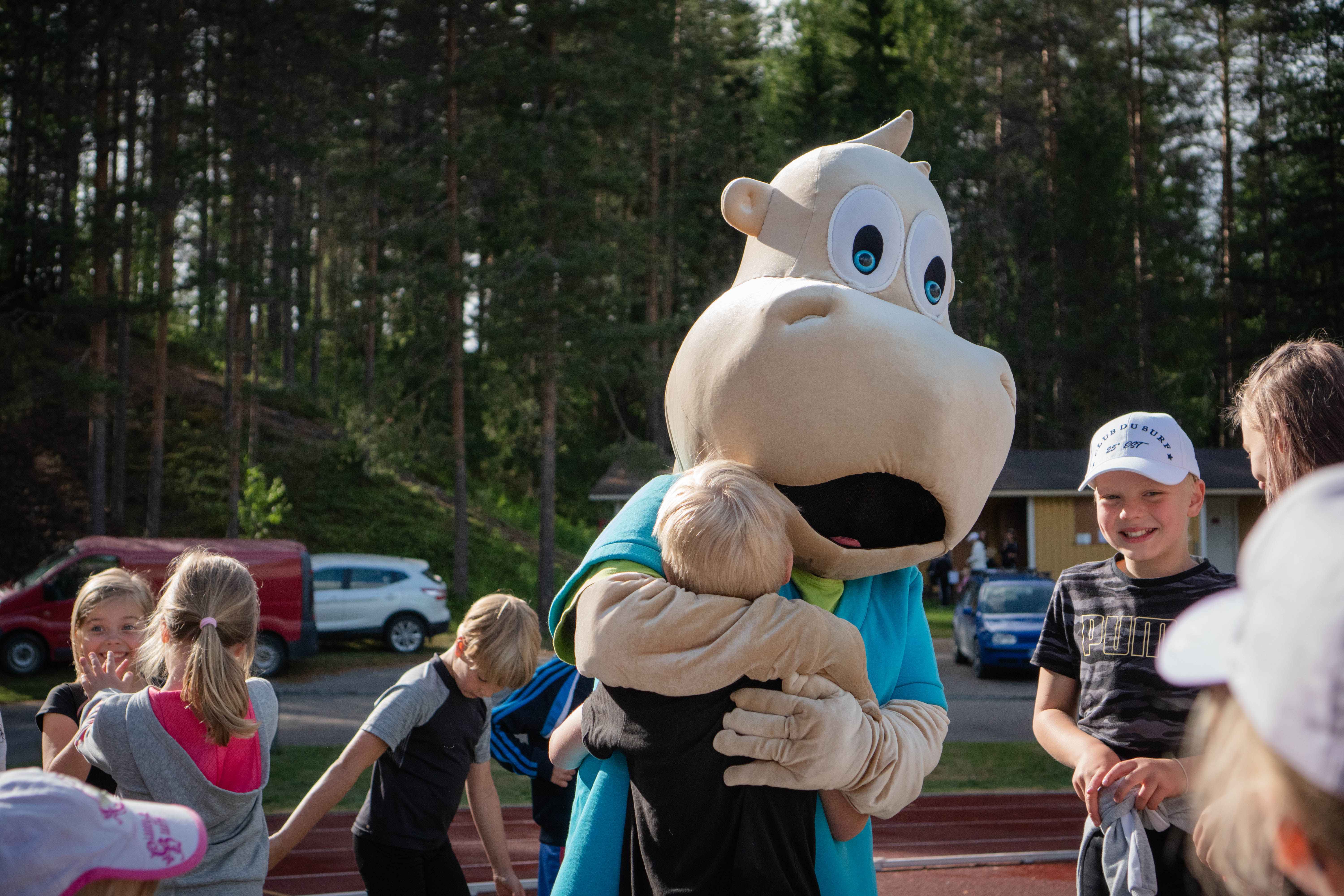 Kilpailijoilla oli aikaa käydä myös tervehtimässä Henri Hippoa.