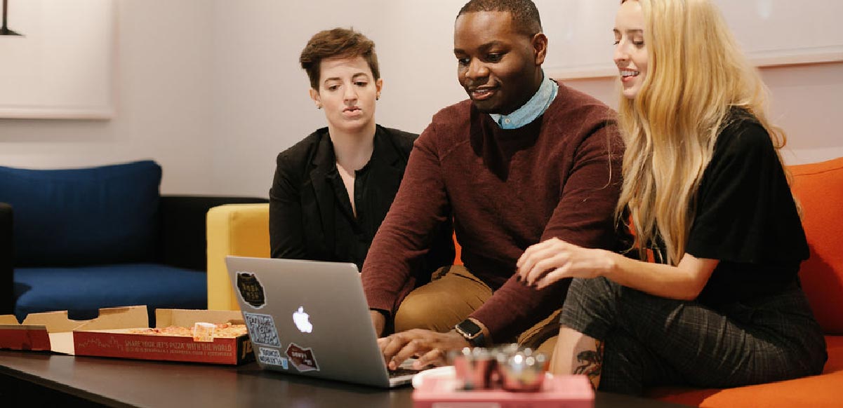 A career coach shows students how to effectively job search.