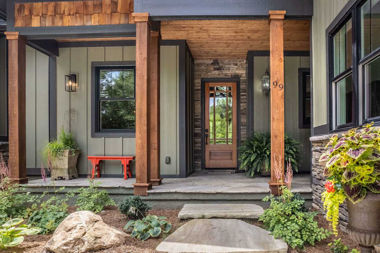 Exterior front of Leite home in Asheville.