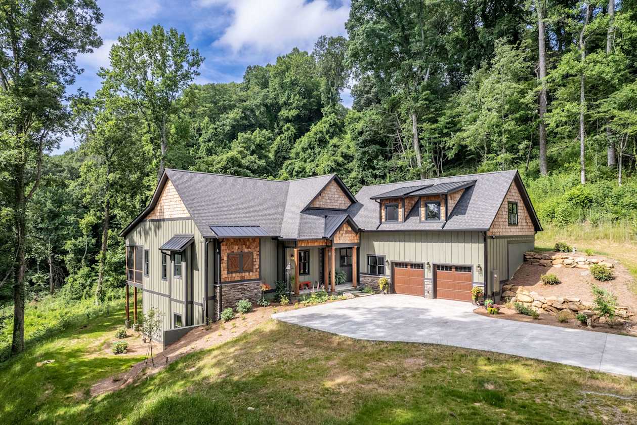 Exterior front of Leite home in Asheville.