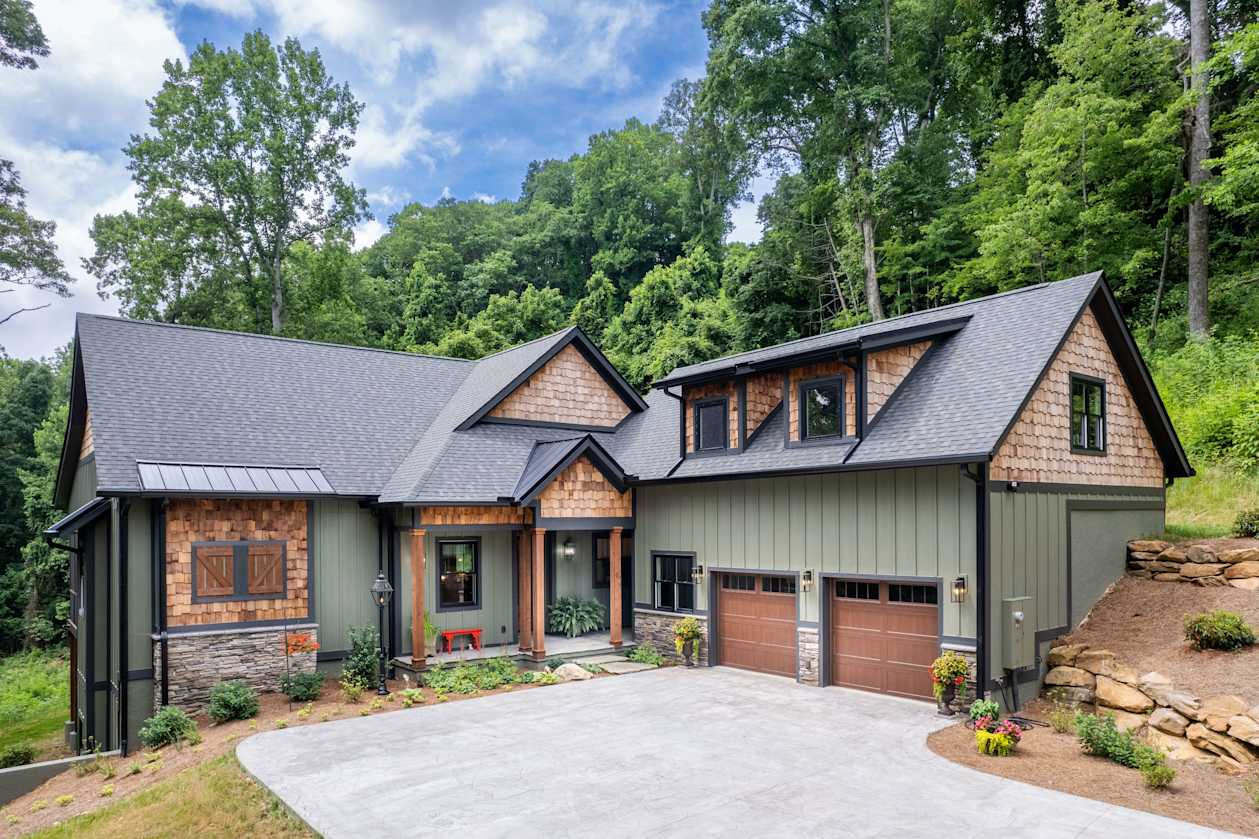 Exterior front of Leite home in Asheville.