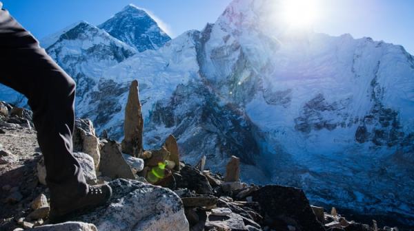 Shutterstock Custom scales mountains with Mastercard