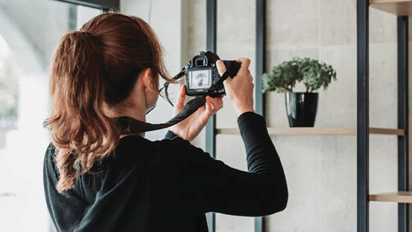 Etsy big banners, big impact, and easy DIY design You know you want your Etsy shop to stand out from the crowd, but how do you get there? Discover why big banners take the cake when it comes to impressive design, then grab a template from Shutterstock Create today and start designing your own Etsy big banner.