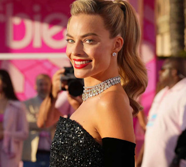 hi barbie margot robbie best looks cover1 hi barbie margot robbie best looks cover1