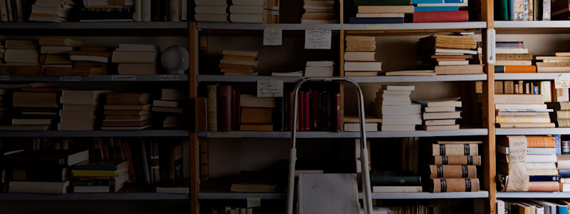 library offer bg image