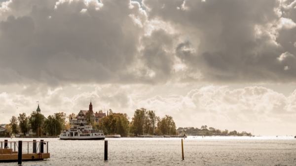 Shutterstock Custom and Alaska Air set sail