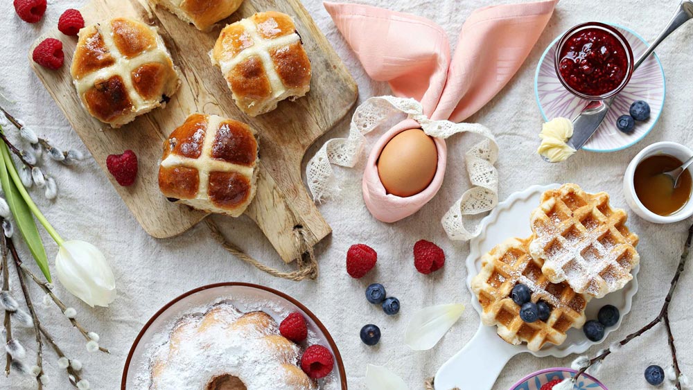 Set Your Photo-Ready Easter Table with a Spring Splash