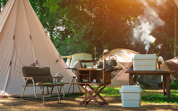 How to use images with outdoor scenes on social media