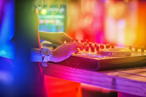 audio-editing-board (2) audio-editing-board (2)