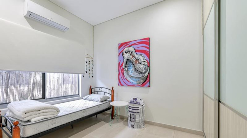 Single bedroom with a single bed, air conditioner.