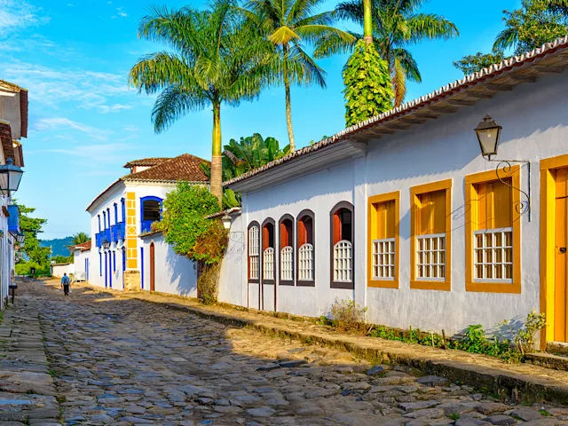 paraty-street-brazil-swiper-hero-gallery