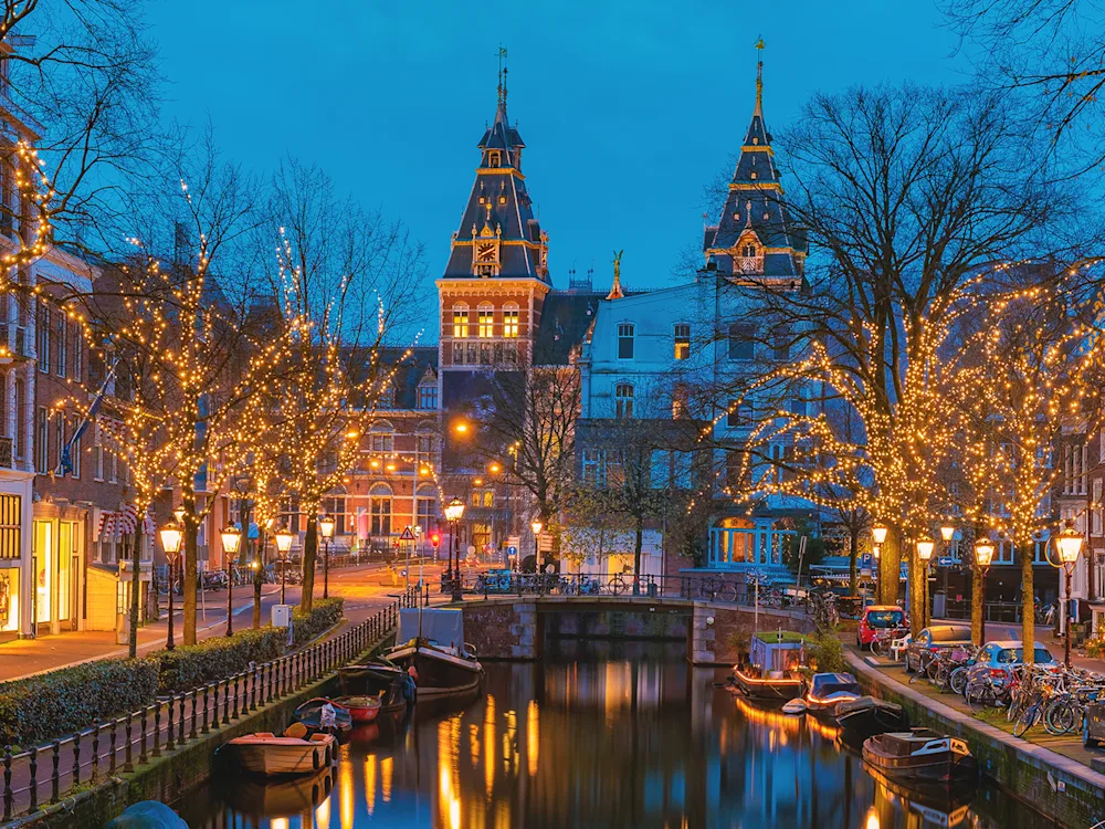 amsterdam-netherlands-christmas-light-canals-swiper-hero-gallery
