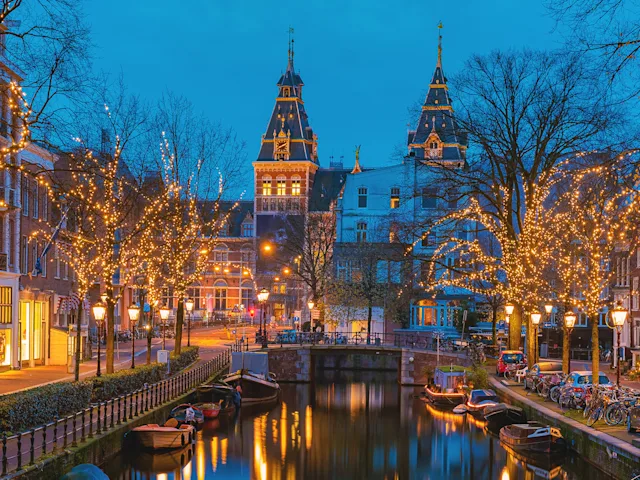amsterdam-netherlands-christmas-light-canals-swiper-hero-gallery