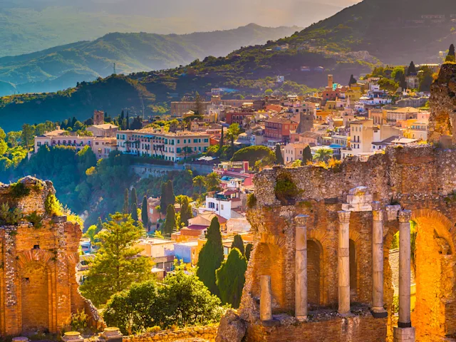 taormina-theater-sicily-italy-swiper-hero-gallery