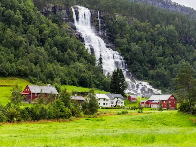 Tvindefossen-Waterfall-norway-swiper-hero-gallery