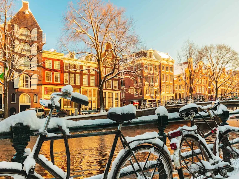 day6-amsterdam-bicycles-covered-snow-front-canal