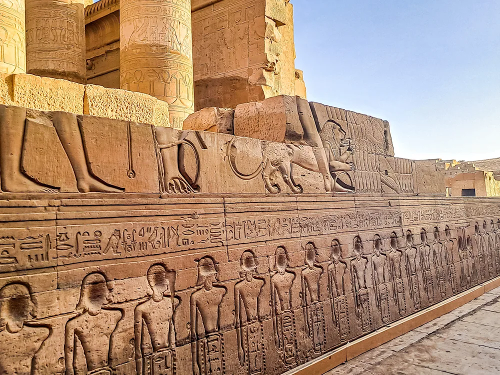 temple-kom-ombo-egypt-swiper-hero-gallery