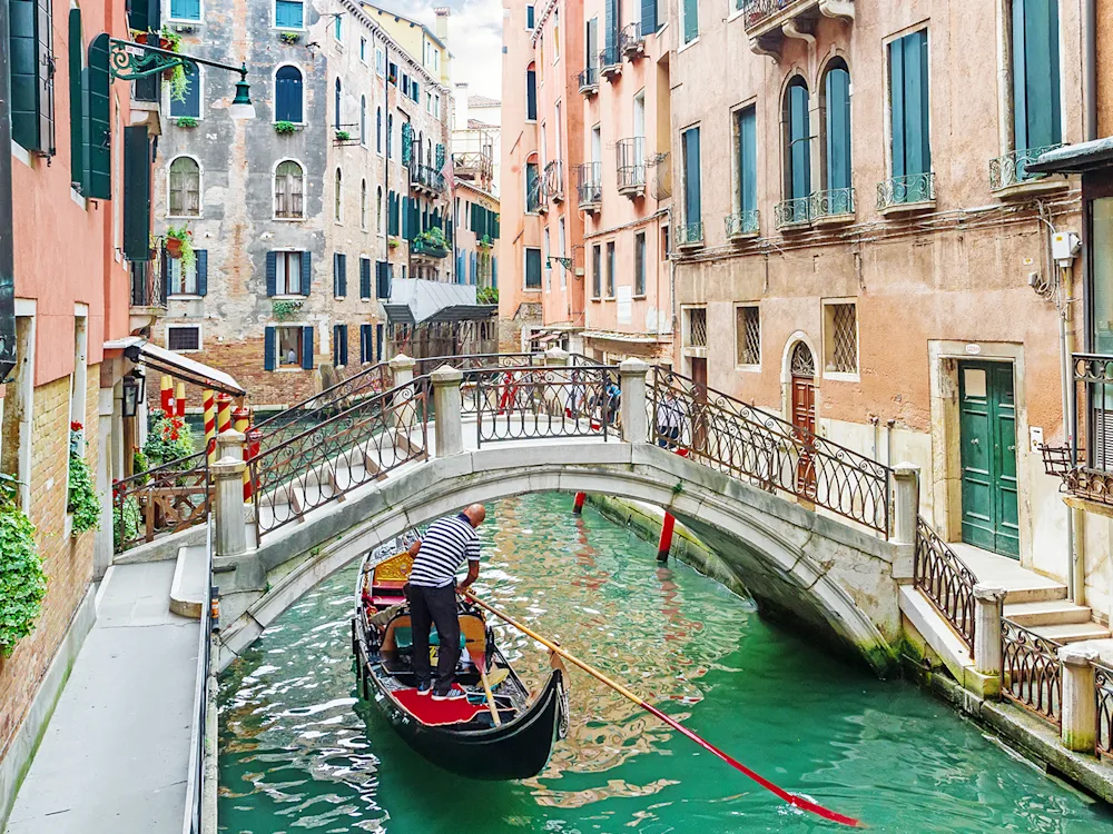 Venice-Italy-gondola-under-the-bridge-swiper-hero-gallery