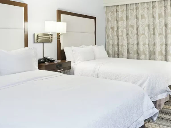 Hampton-Inn-University-Center-Pitt-room