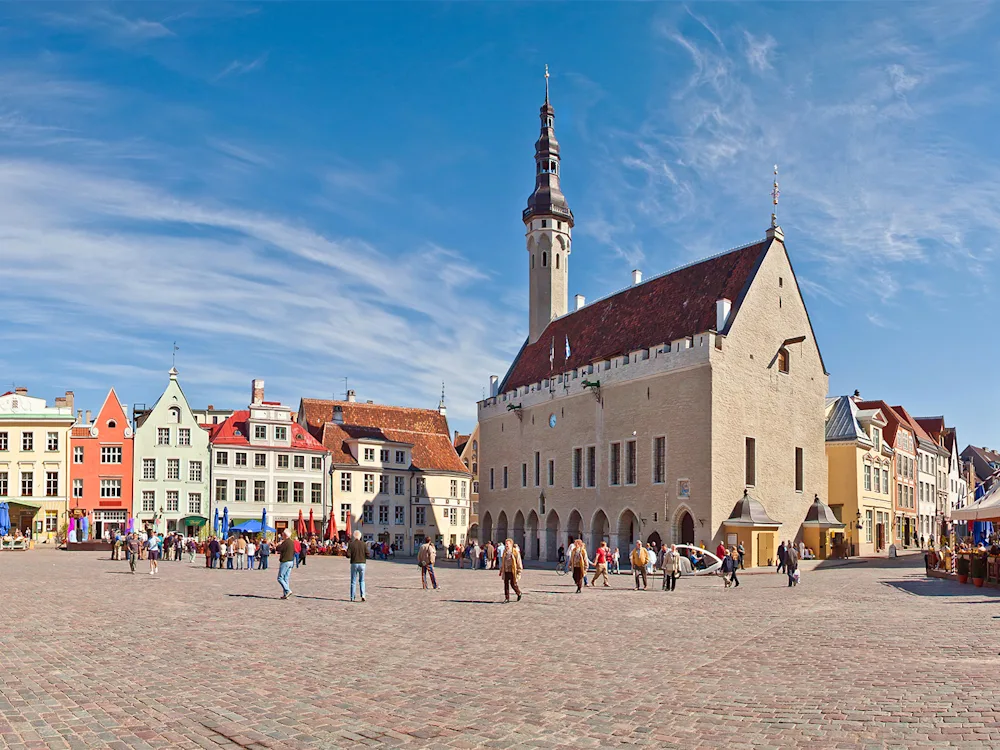 Talinn-Town-Square-Old-Town-swiper-hero-gallery