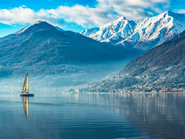 lake-como-italy-winter-mountains-swiper-hero-gallery