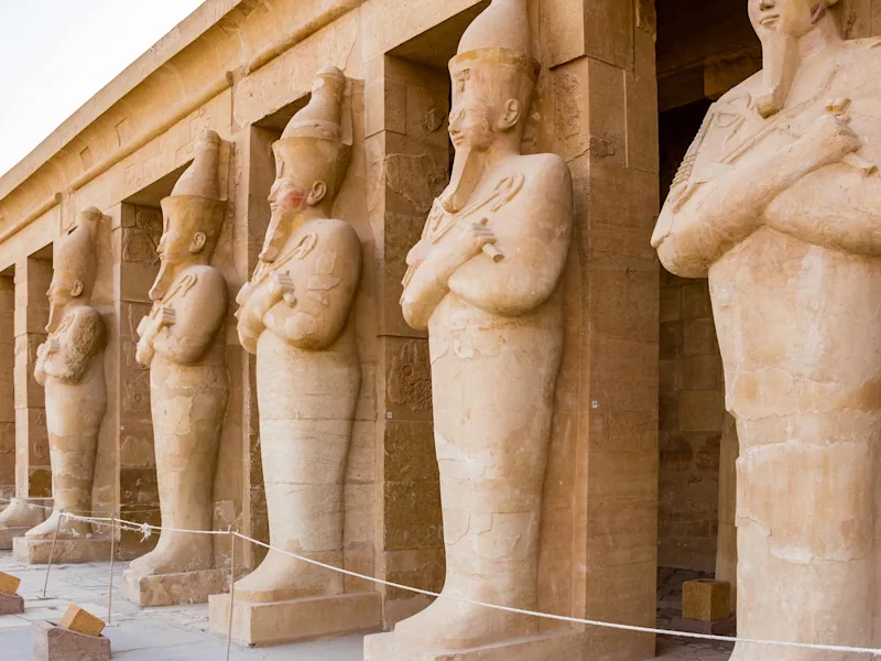 statues-of-hatshepsut-temple-luxor-egypt