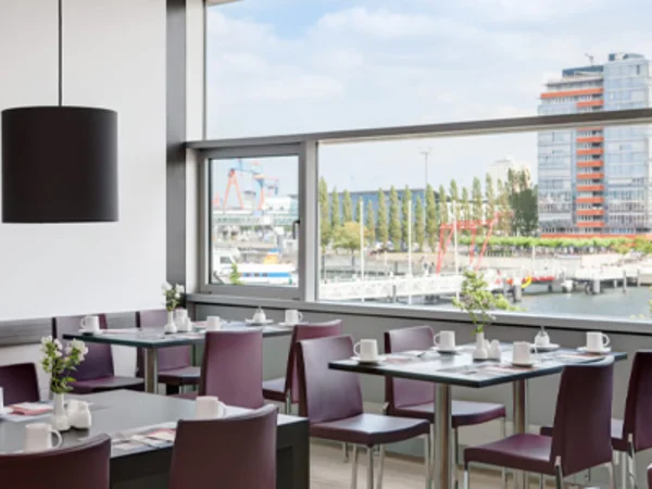 intercityhotel-kiel-breakfast-room