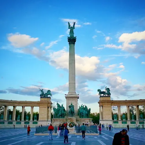 Budapest-1-_timthetourmansayer