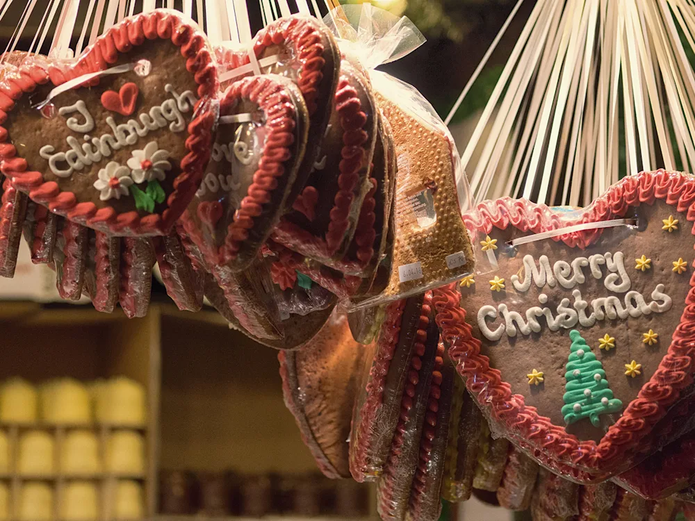 gingerbread-hearts-christmas-market-edinburgh-scotland-swiper-hero-gallery