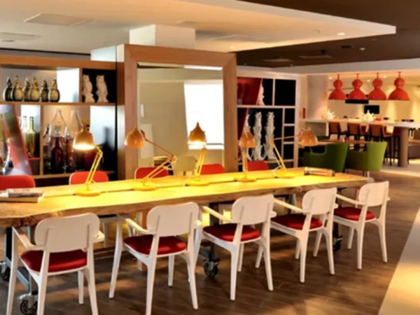 Holiday-Inn-Express-Amsterdam-Arena-public