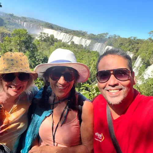 iguassu-falls-brazil-argentina-guided-tour-_zemaexpatleader