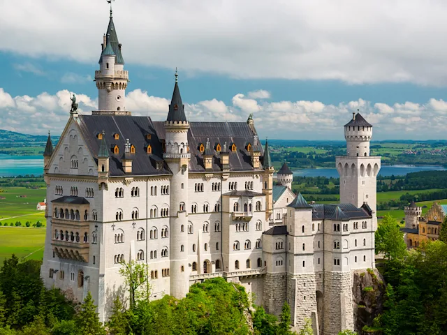 Neuschwanstein-Castle-Germany-swiper-hero-gallery