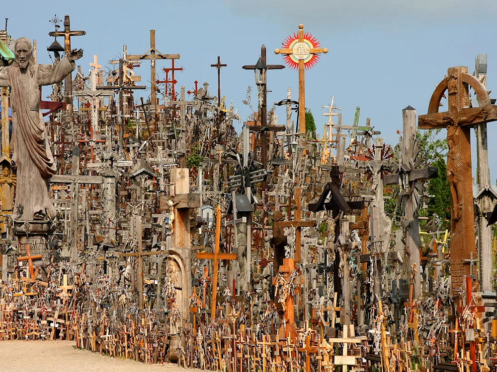 Hill-of-Crosses-Lithuania-swiper-hero-gallery