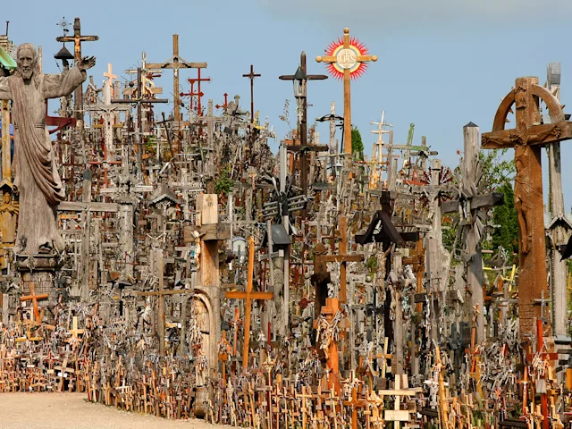 Hill-of-Crosses-Lithuania-swiper-hero-gallery