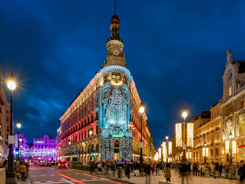 spain-madrid-christmas-lights-street