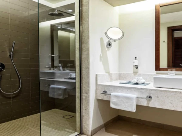 fanar-hotel-hawana-salalah-oman-deluxe-room-bathroom-shower-cabinet
