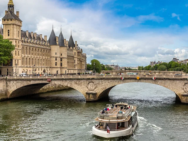 River-Seine-Cruise-in-Paris-swiper-hero-gallery