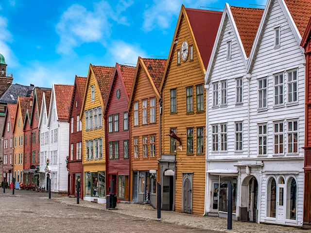 Bergen-city-houses-swiper-hero-gallery