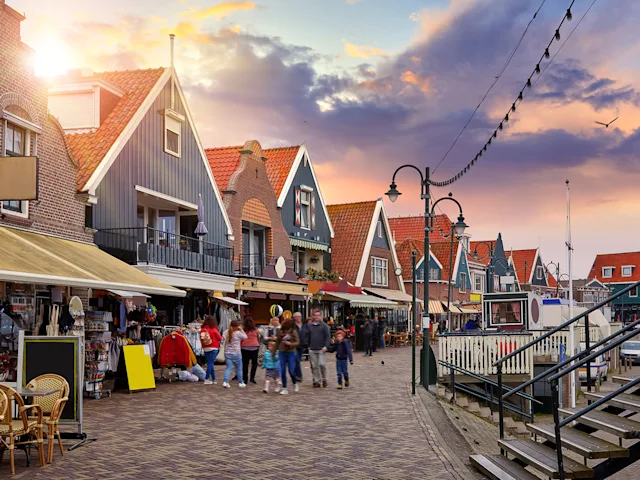Volendam-village-netherlands-swiper-hero-gallery
