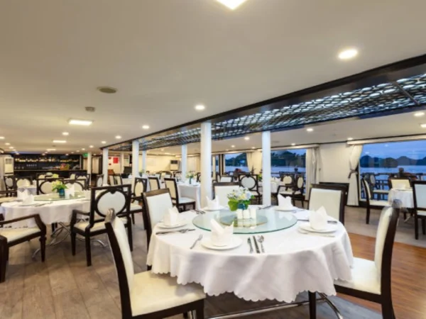 amanda-cruise-dinning-area