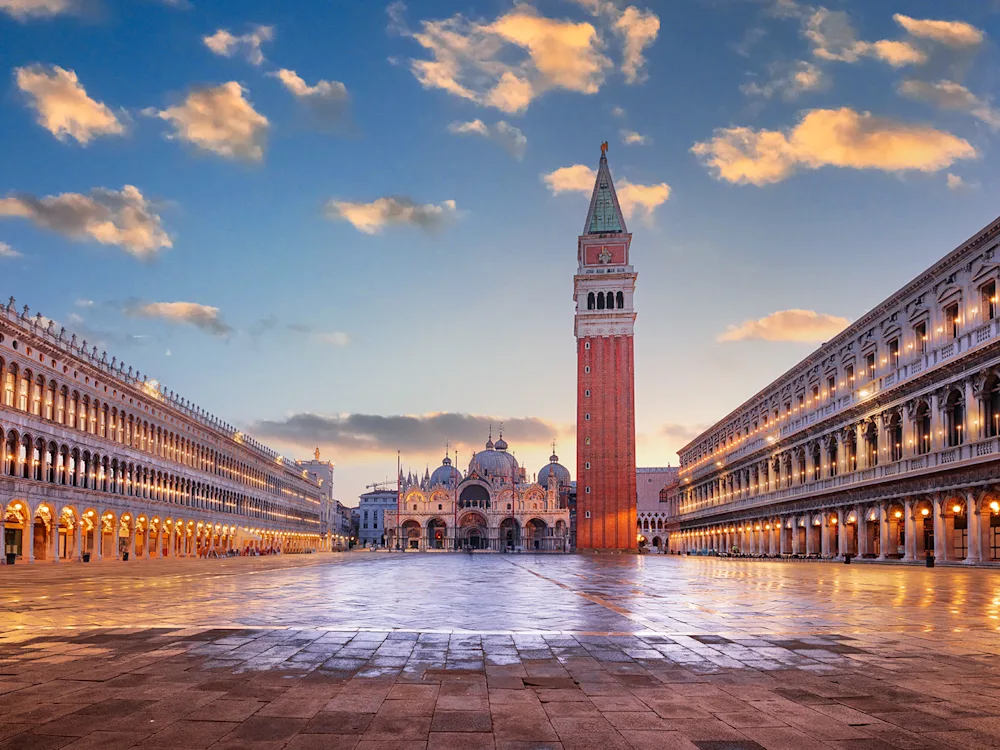 venice-piazza-san-marco-swiper-hero-gallery