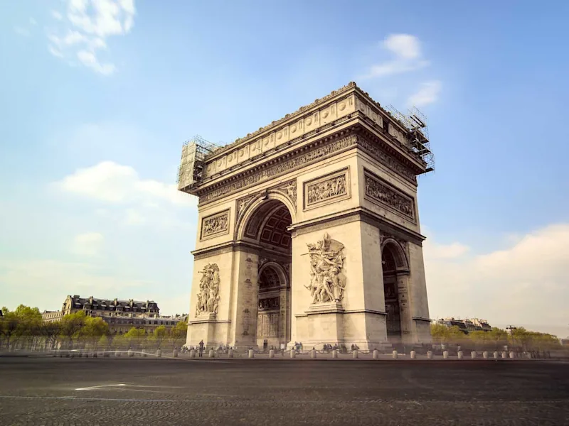 paris-arc-de-triomphe-famous-landmark-france