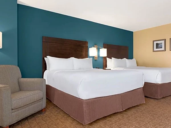 Niagara-Falls-Wyndham-Garden-Niagara-Falls-Fallsview-Bedroom
