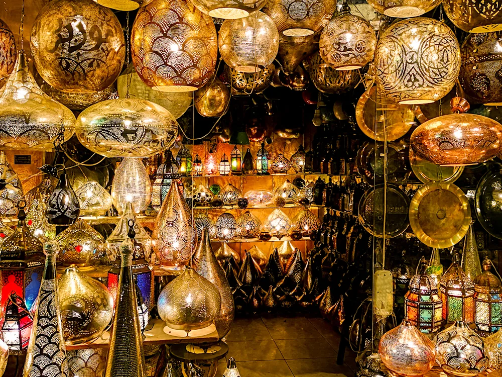 traditional-egyptian-lamps-kha-el-khalili-market-cairo-egypt-swiper-hero-gallery