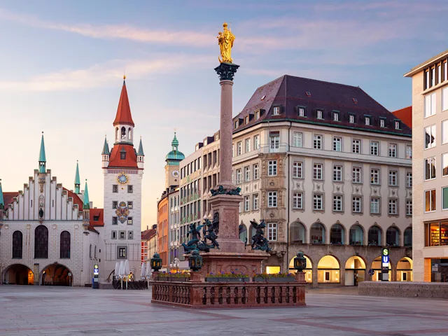 Munich-germany-marienplatz-square-swiper-hero-gallery
