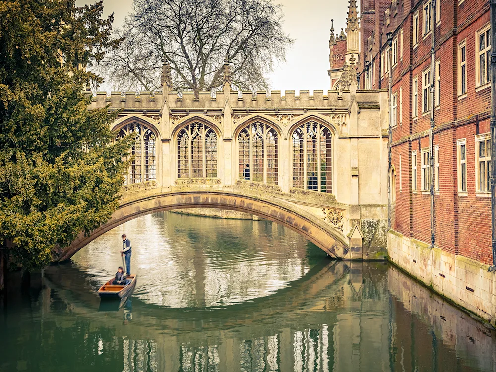 bridge-of-sigh-cambridge-uk-england-swiper-hero-gallery