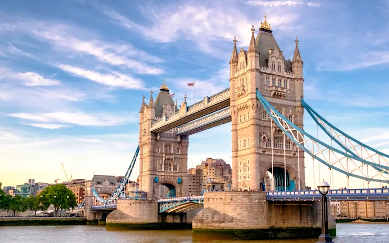 Thames, Towers & Tastes