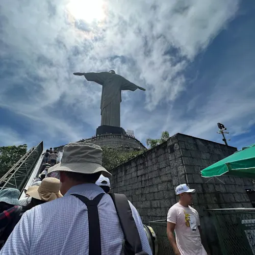 christ-redeemer-rio-de-janeiro-expat-explore-south-america-tour-_zemaexpatleader
