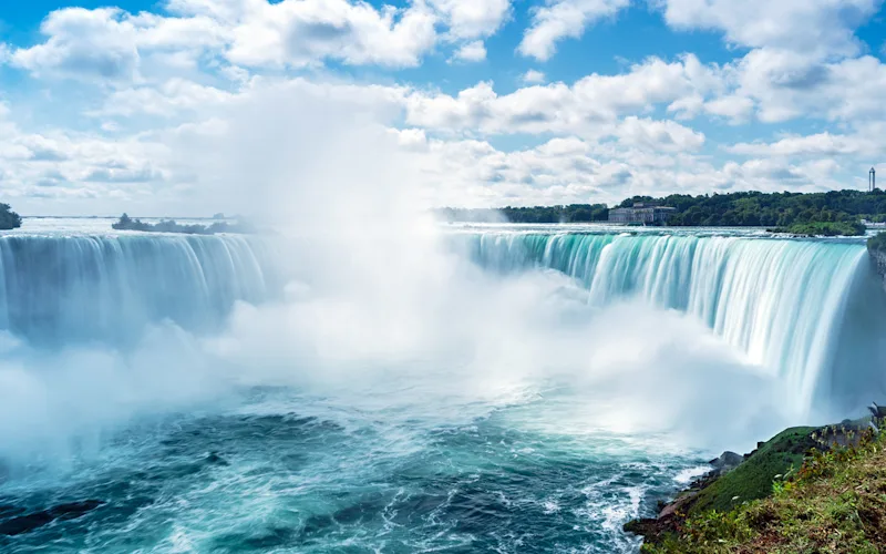 Encounter the majestic Horseshoe Falls