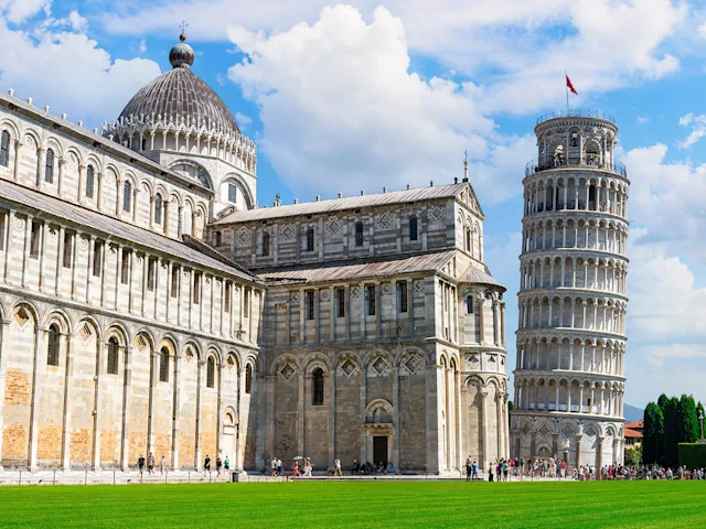 Pisa-leaning-tower-Italy-swiper-hero-gallery